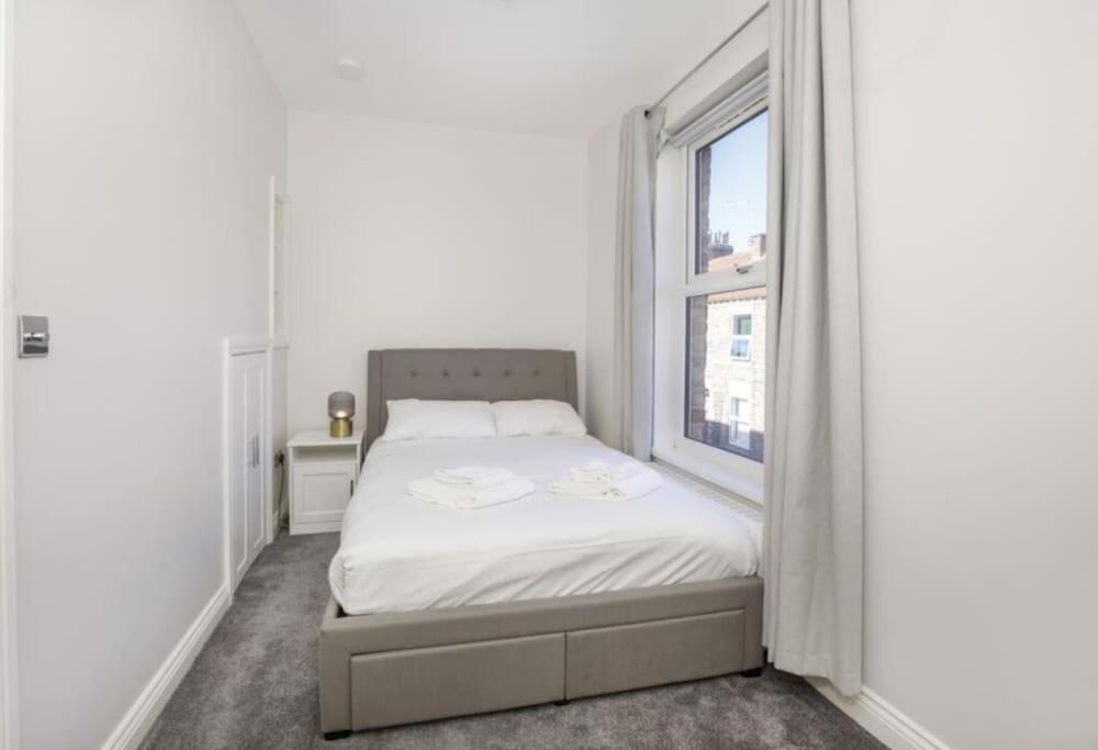 Large Renovated 4 Bed York