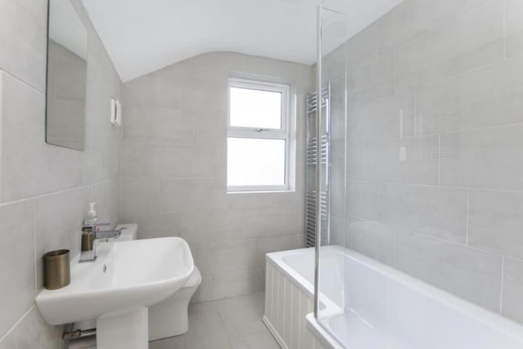 Large Renovated 4 Bed
