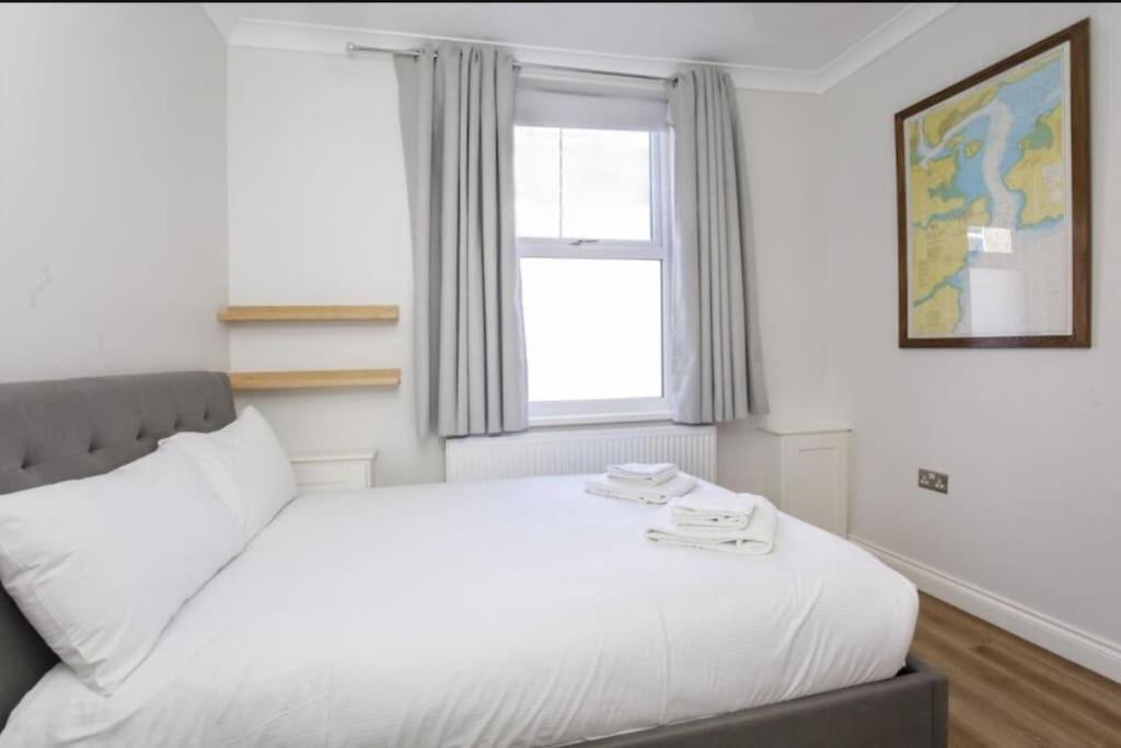 Large Renovated 4 Bed Holiday home *