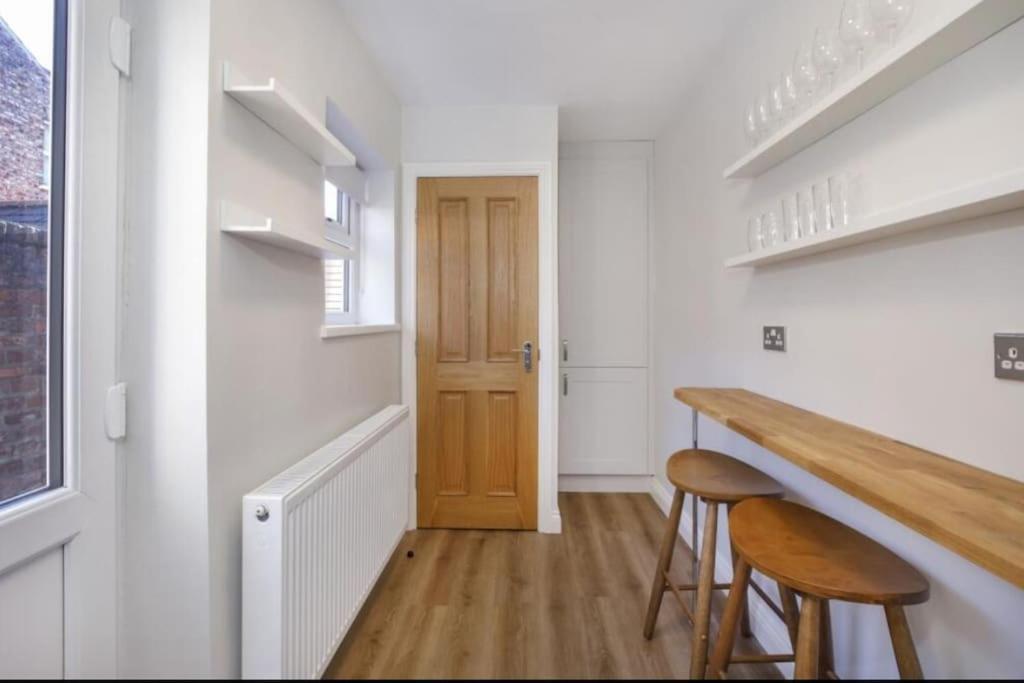 Large Renovated 4 Bed Holiday home York