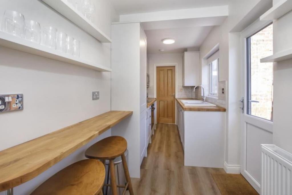 Large Renovated 4 Bed *