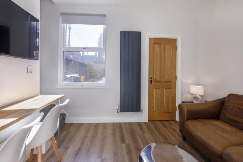 Large Renovated 4 Bed * York
