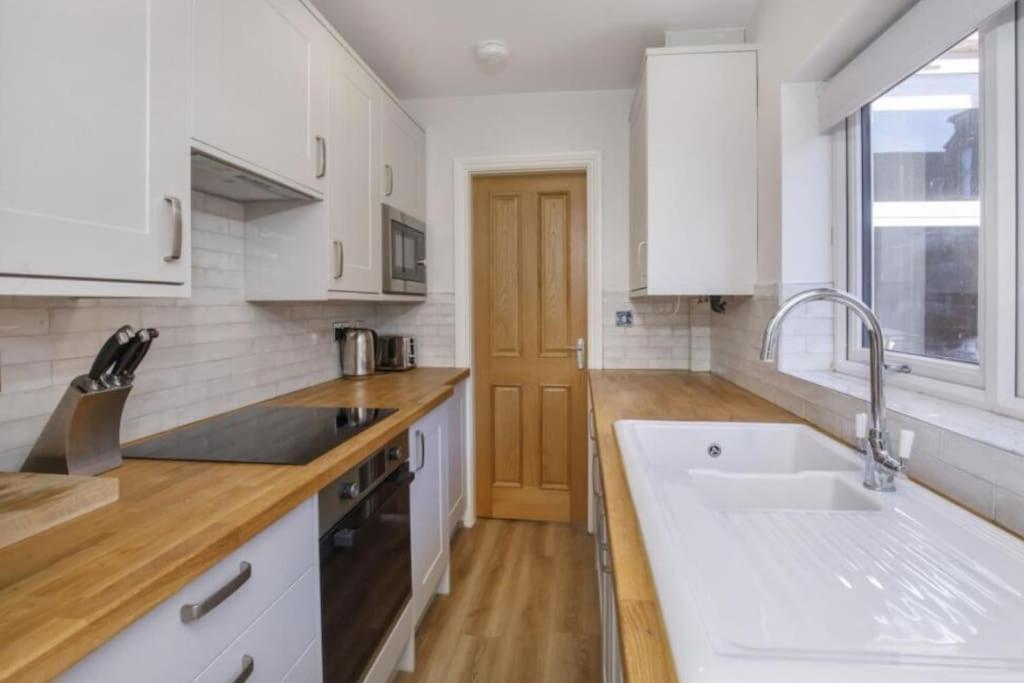 Large Renovated 4 Bed Holiday home