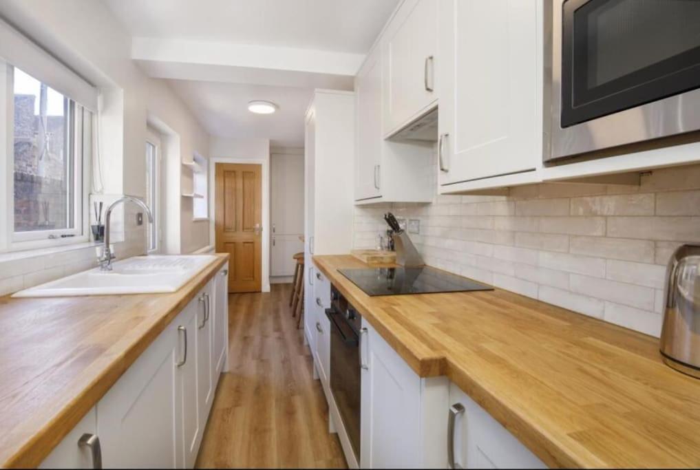 Large Renovated 4 Bed York